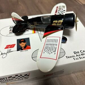 Davey Allison 28 1:32 scale bank
